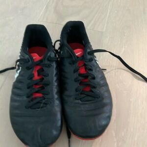 Soccer shoes